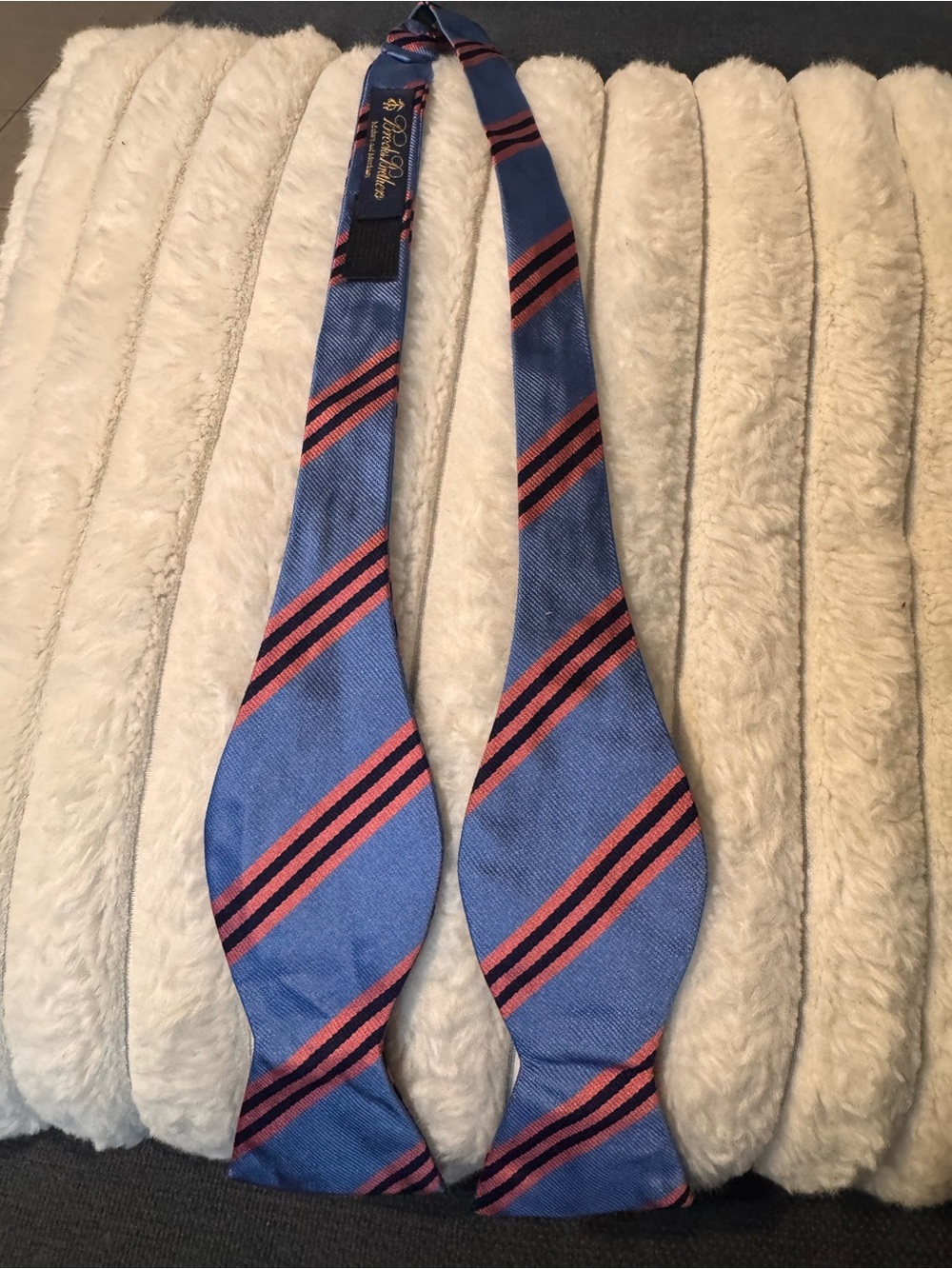 RP $98.50 Brooks Brothers Blue Bow Tie with Pink Stripes